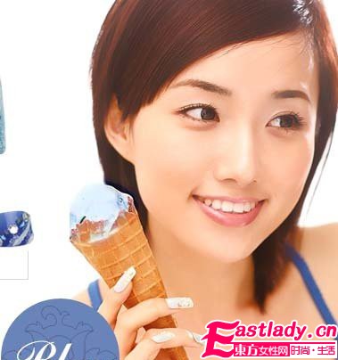 热恋纯情美甲 温柔女生如花绽放