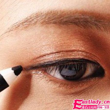 日杂红星演绎 楚楚动人垂眼妆