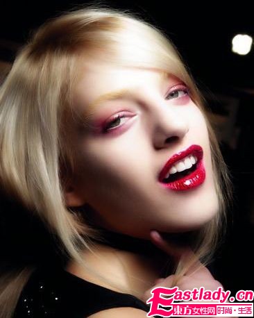 秋冬T台美妆新势力 惹火惊艳闪耀秀场