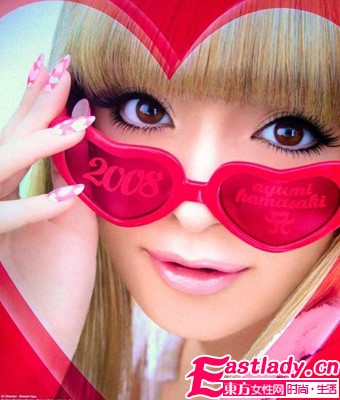 时尚教主滨崎步玩转美甲游戏