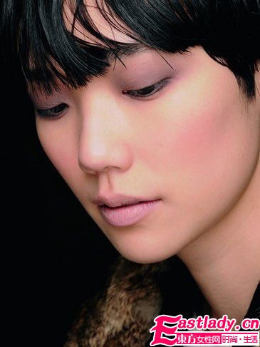 冬日最温暖的日范儿皮草妆容