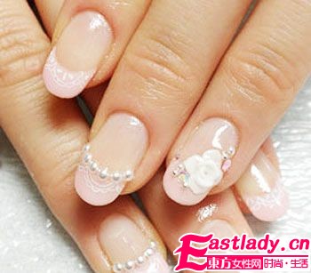 日系法式美甲 指尖亮色轻盈绽放