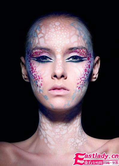 时尚大赏 2款极具未来感梦幻妆容