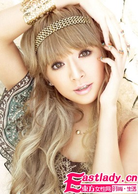 时尚教主滨崎步玩转美甲游戏