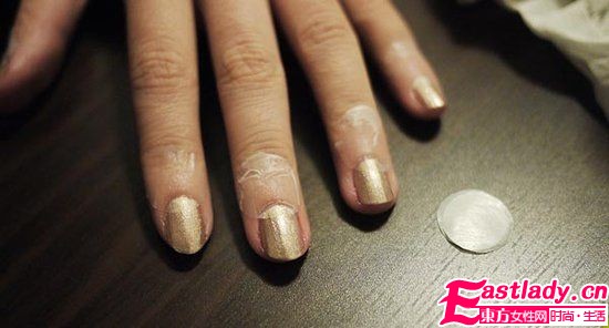 半月形美甲DIY 简约混搭大牌范