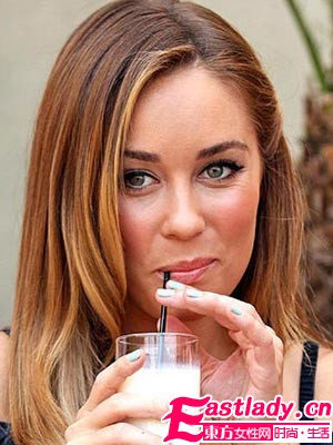 时尚Icon初秋8款甲色女星大爱