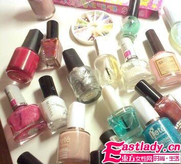 网友示范 轻松简单DIY法式美甲