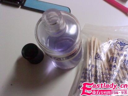 网友示范 轻松简单DIY法式美甲