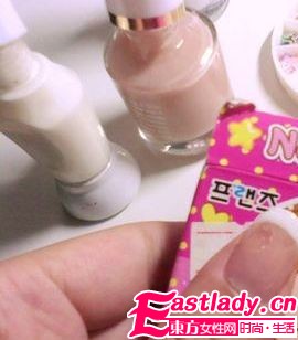 网友示范 轻松简单DIY法式美甲