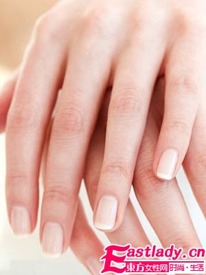 深色甲油大行其道 6大技巧轻松打造