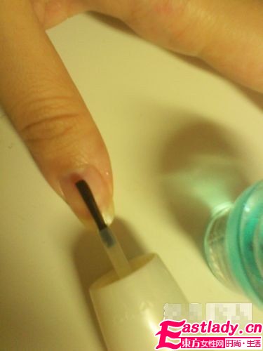 美甲达人手把手教你百搭法式美甲