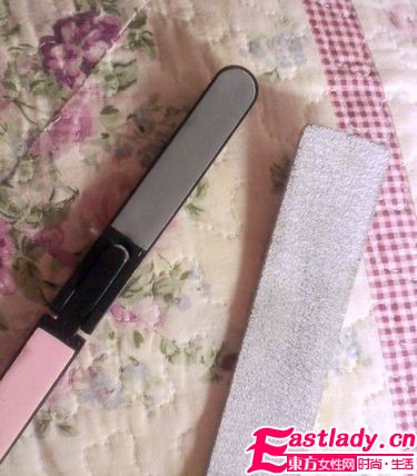 网友示范 轻松简单DIY法式美甲