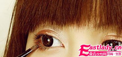 打造俏丽圣诞约会耀眼彩妆 让你美美过圣诞