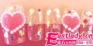 粉嫩桃心美甲 甜美从指间开始