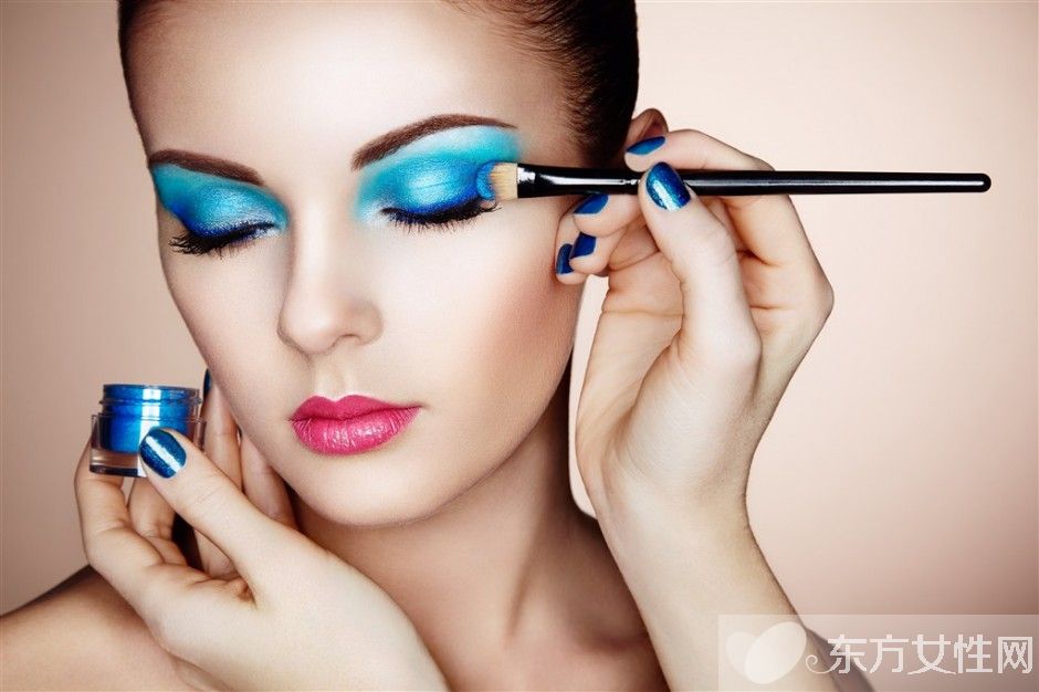 卸妆步骤及细节提示 教你如何挑选眼部卸妆产品