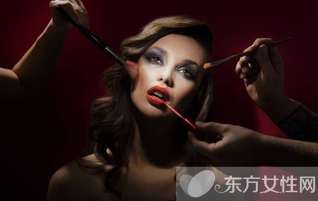 卸妆步骤及细节提示 教你如何挑选眼部卸妆产品