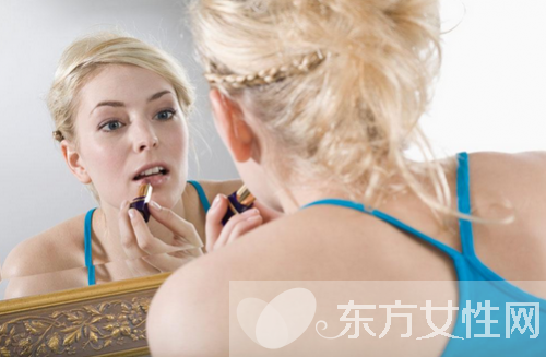 口红太干脱皮怎么解决 内外调理很重要