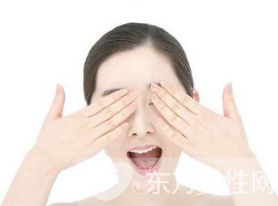 快速去眼袋的5个小知识 快学起来