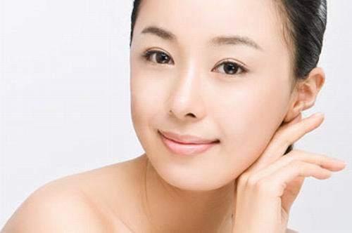 引起下巴痤疮的六大原因 千万不能用手挤