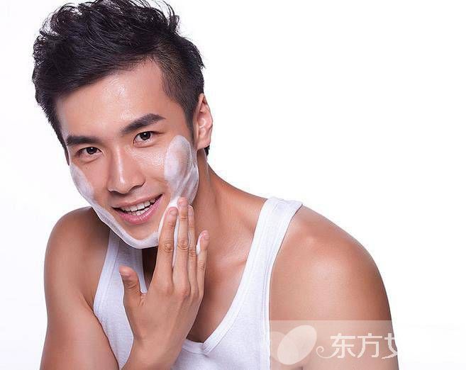男生脸上出油怎么办 这些控油方法简直太神奇了