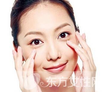 如何去眼部细纹 几招赶跑鱼尾纹