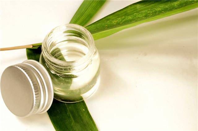 四个肌肤问题 八款美白精华一步搞定