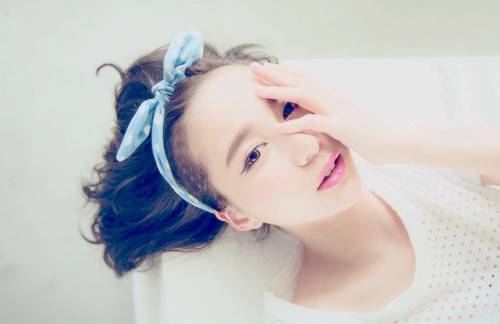 秋日度假正当忙  缺觉 肌肤靠 凝时