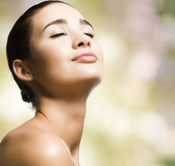 白头粉刺是怎么形成的 该如何去除