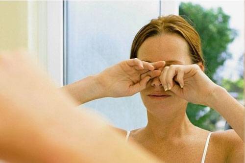 小心这些 手贱 行为 揉眼睛最易造成眼部衰老