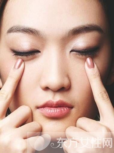 眼霜的正确使用方法 4大作用让你更年轻