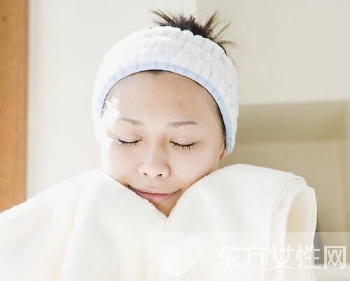 温水洗脸有什么好处 用什么样的水洗脸最好