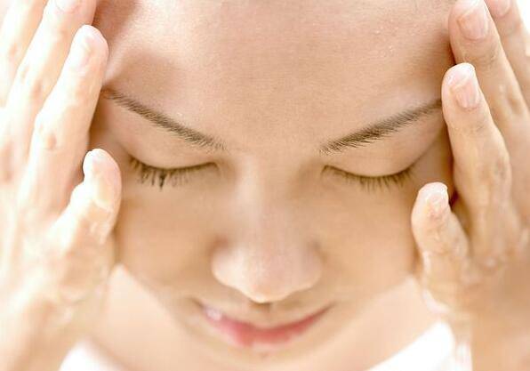 揭密脸上起皮五大原因 四招缓解皮肤干燥