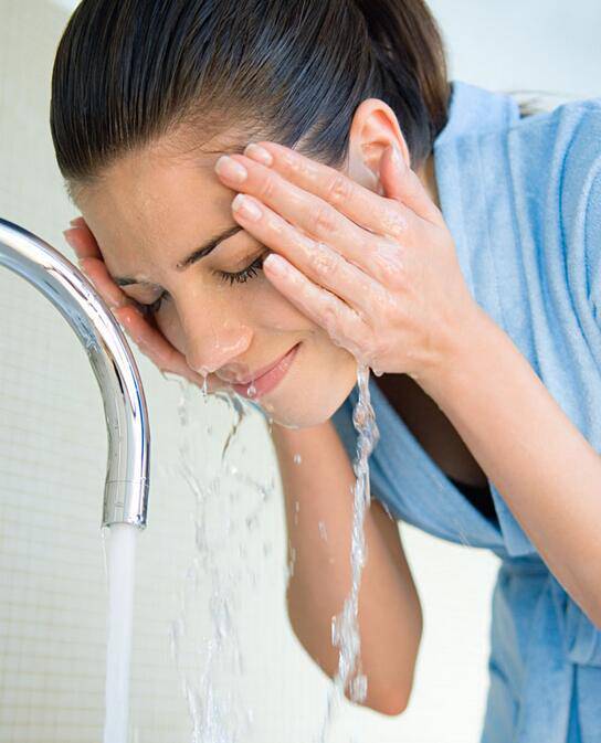 白糖洗脸去痘印法 让你摆脱痘印烦恼