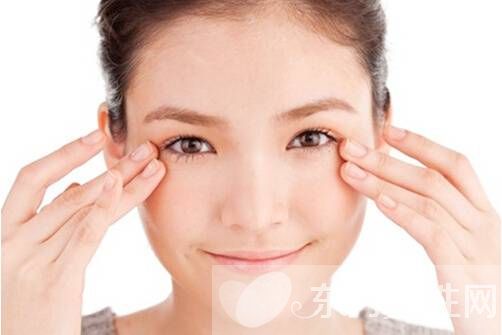 眼霜的正确使用方法 4大作用让你更年轻