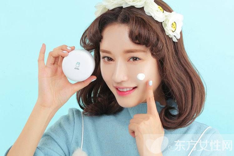 揭正确的美容护肤手法 精华可不是随便涂的