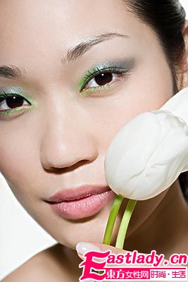 护肤加2步挥别干燥拥有水嫩肌肤