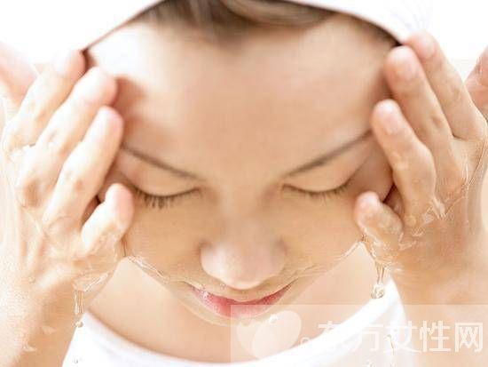 温水洗脸有什么好处 用什么样的水洗脸最好