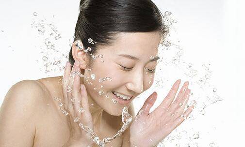 干性皮肤怎么保养 不同年龄段的肌肤保养秘笈