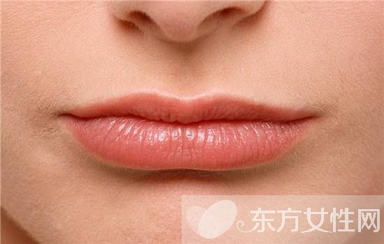 嘴唇起皮是什么原因  教你润唇的简单方法