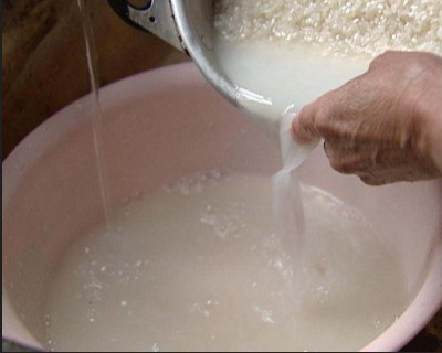 淘米水的新用法 淘米水洗脸皮肤健康又美丽
