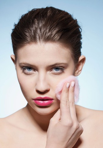 脸上长脂肪粒怎么办 脂肪粒怎么去除