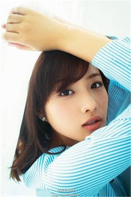 学起来 日女星石原聪美丰唇的方法