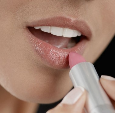 世上没有丑女人 完美唇妆diy来帮忙