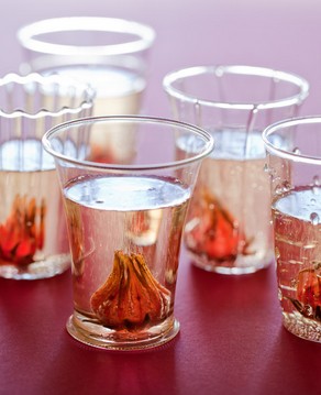 女人吃什么养颜 夏天女性养颜多喝九种花茶