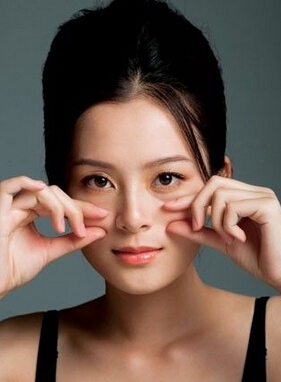 怎样去除眼部皱纹 三招去除眼部皱纹
