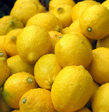 脸上长痘痘怎么调理 脸上长痘痘吃什么水果