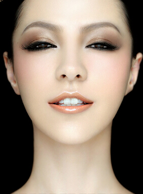 黑眼圈怎么办 化妆遮盖黑眼圈的技巧