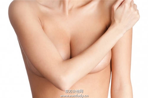 女星波涛汹涌上红地毯 不靠水饺垫也能变大咪咪的秘诀是...