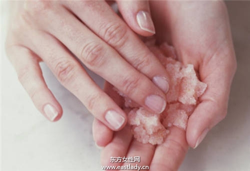 不同肌肤去角质产品的使用方法