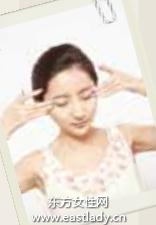 中医穴位按摩改善青色荼色黑眼圈